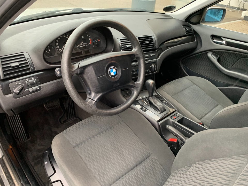 BMW 320i 2,2 aut. 4d