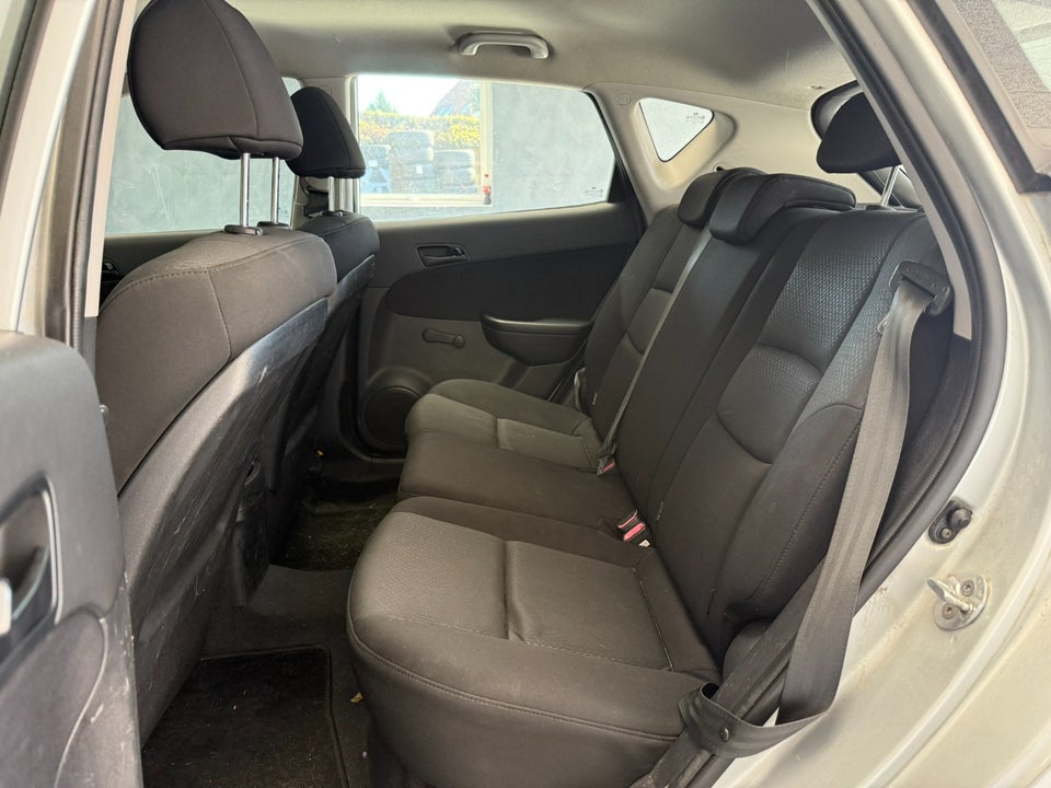 Hyundai i30 1,6 CRDi 90 Comfort 5d