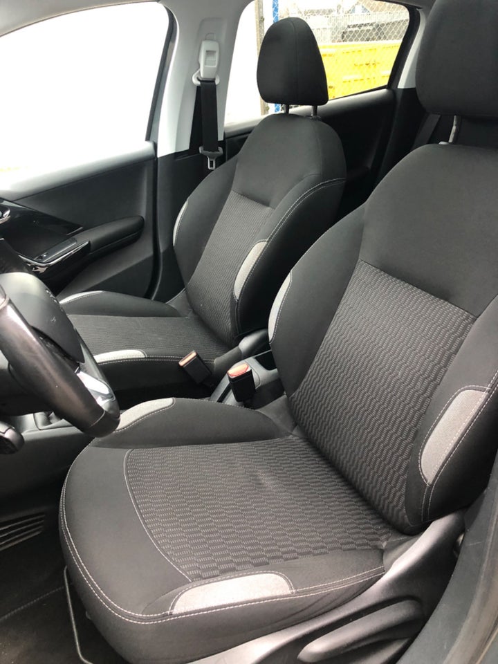 Peugeot 208 1,6 BlueHDi 100 Envy Sky 5d