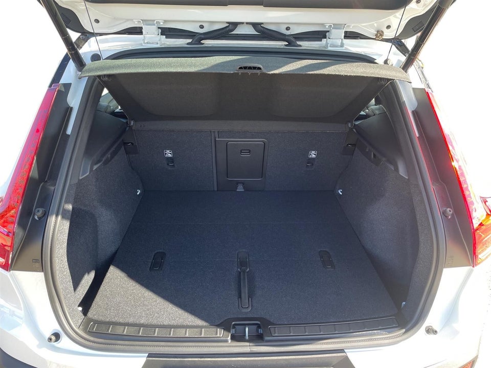 Volvo EX40 Extended Range Black Edition 5d