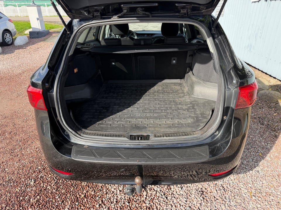 Toyota Avensis 1,8 VVT-i T2 Limited Touring Sports 5d