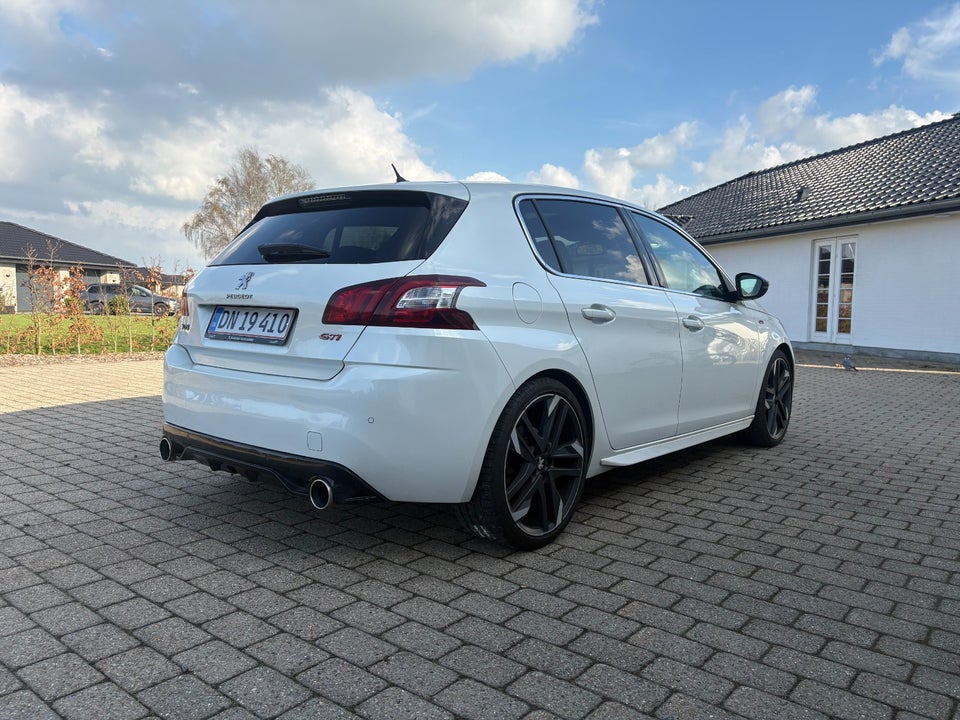 Peugeot 308 1,6 e-THP 270 GTi Performance 5d