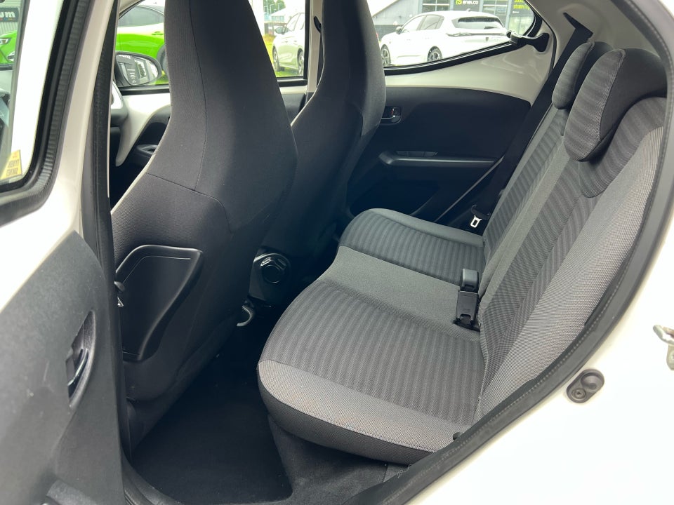 Toyota Aygo 1,0 VVT-i x-plore 5d