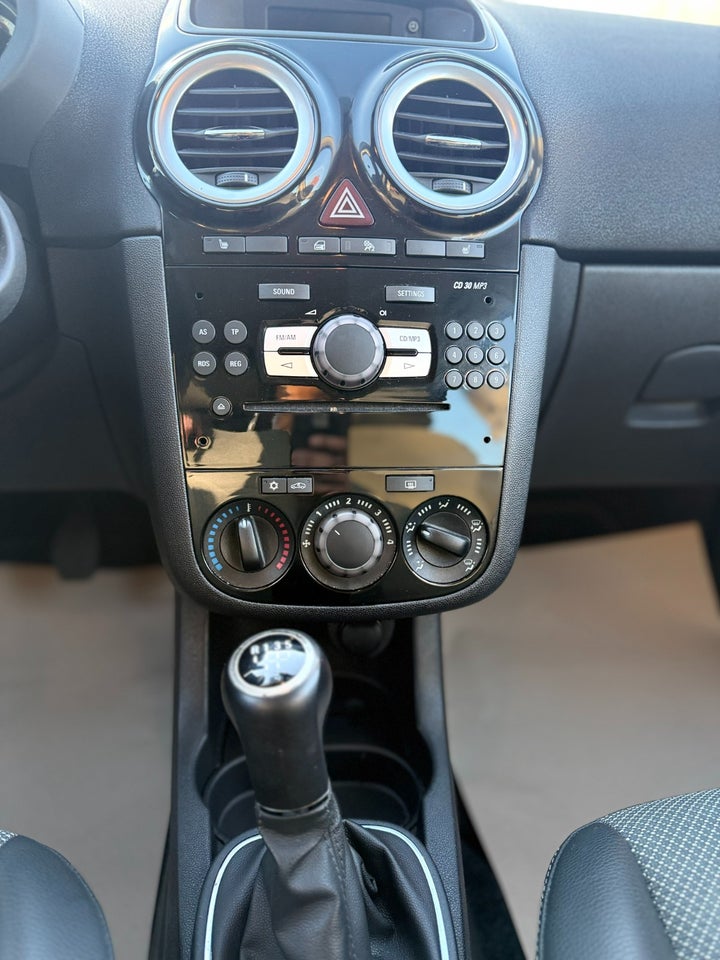 Opel Corsa 1,4 16V Cosmo 5d