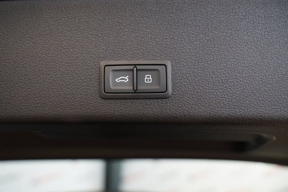 Audi Q8 e-tron 55 S-line quattro 5d