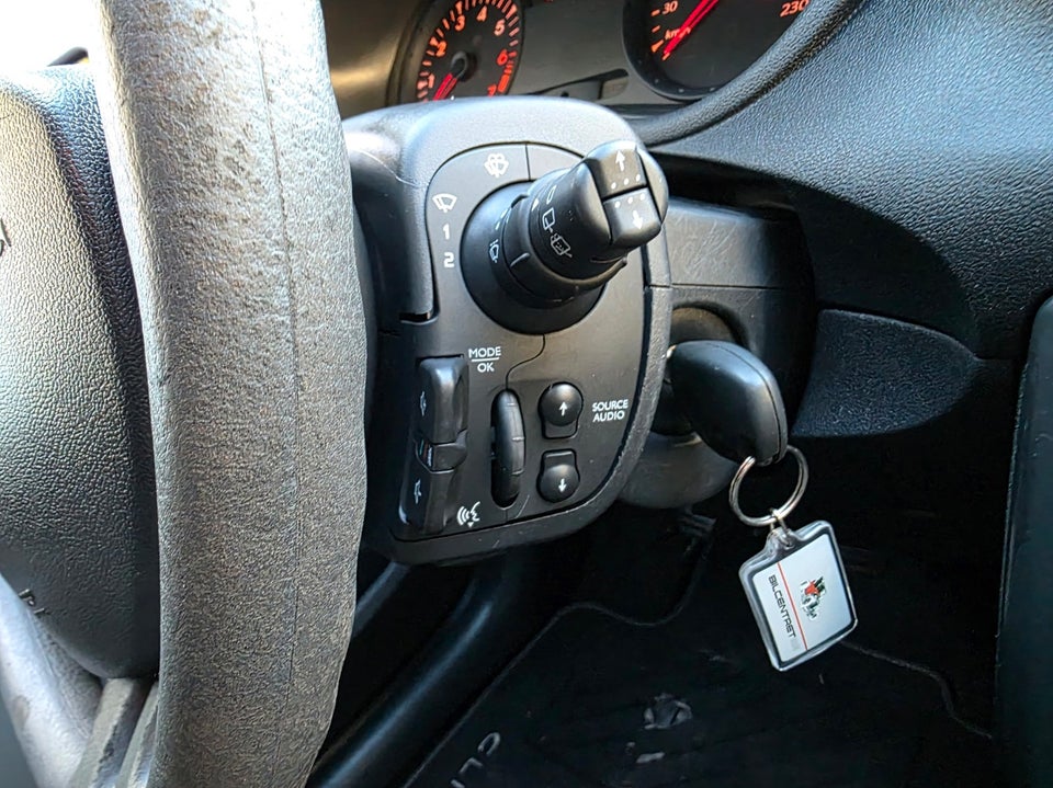 Renault Clio IV 1,2 16V Expression 5d
