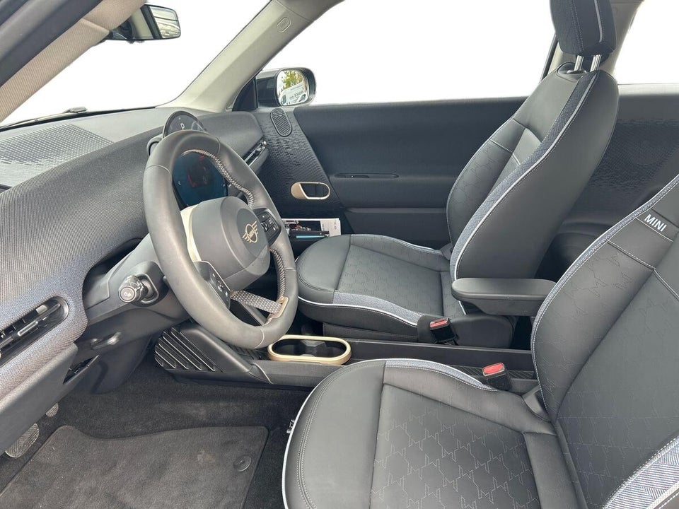 MINI Cooper E Classic Trim L 3d