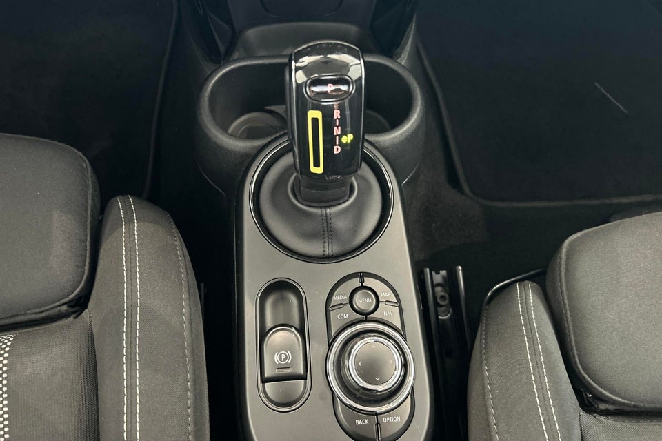 MINI Cooper SE Essential 3d