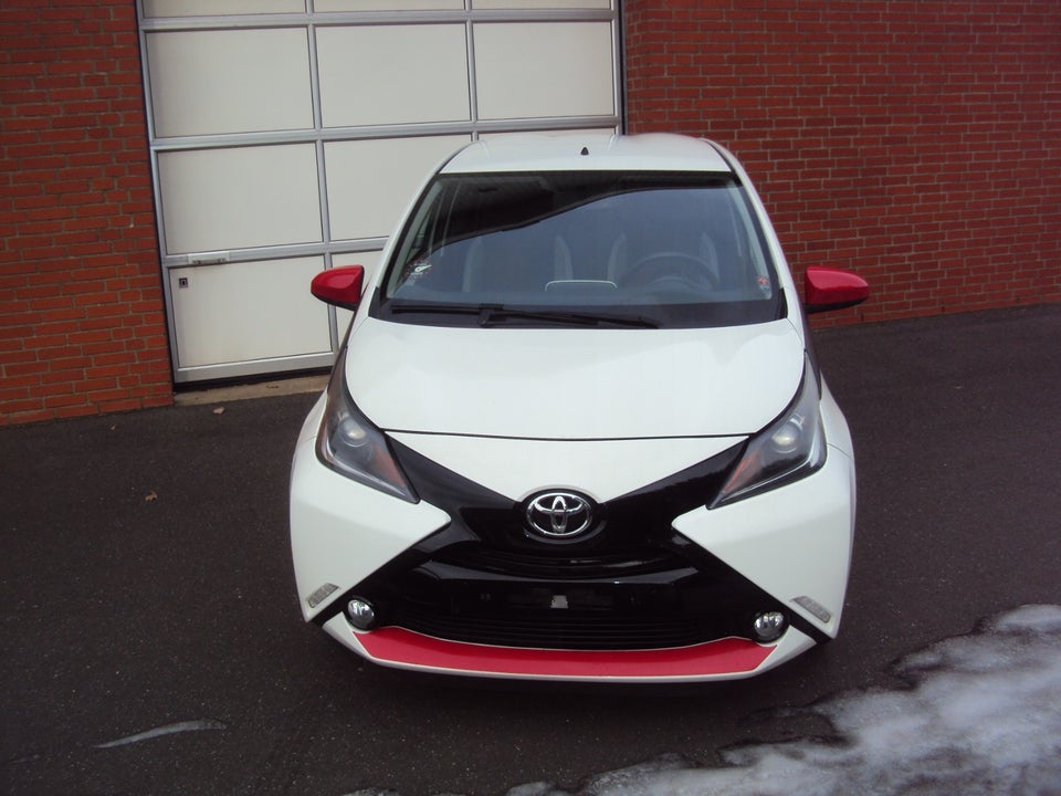 Toyota Aygo 1,0 VVT-i x-press 5d