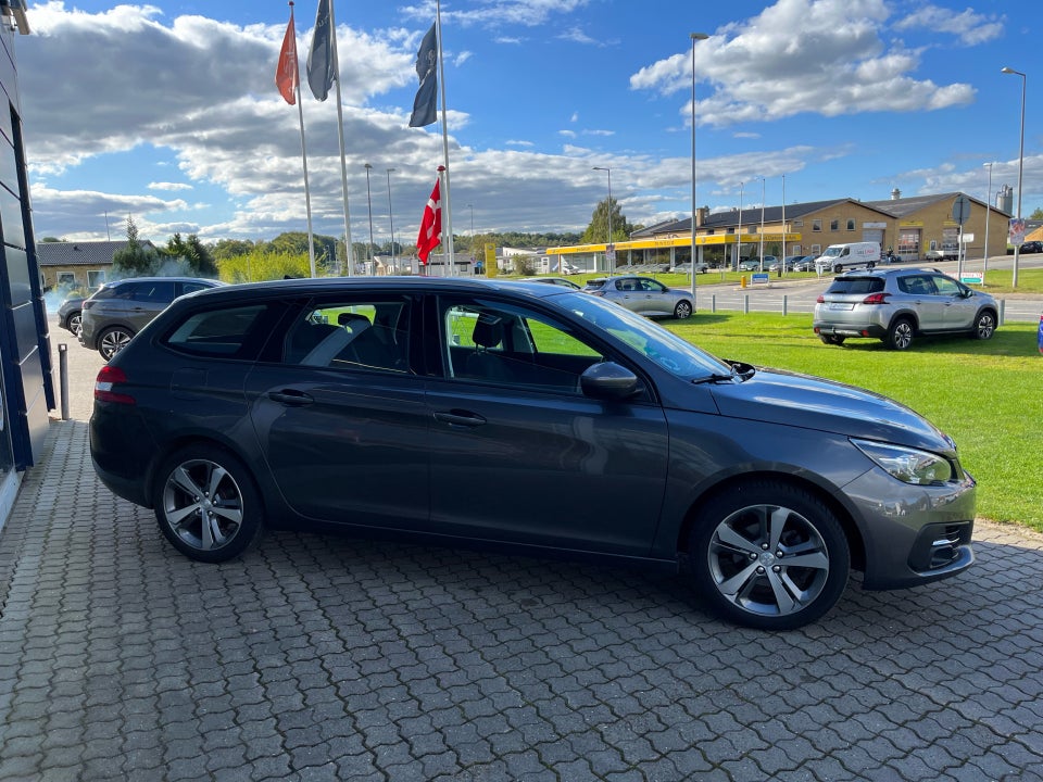 Peugeot 308 1,5 BlueHDi 130 Selection Sky SW EAT8 5d