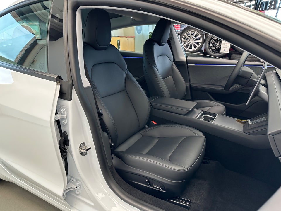 Tesla Model 3 RWD 4d