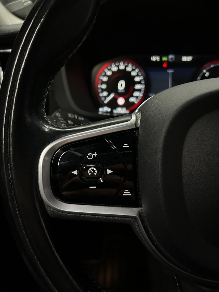 Volvo XC60 2,0 B4 197 Inscription aut. AWD 5d