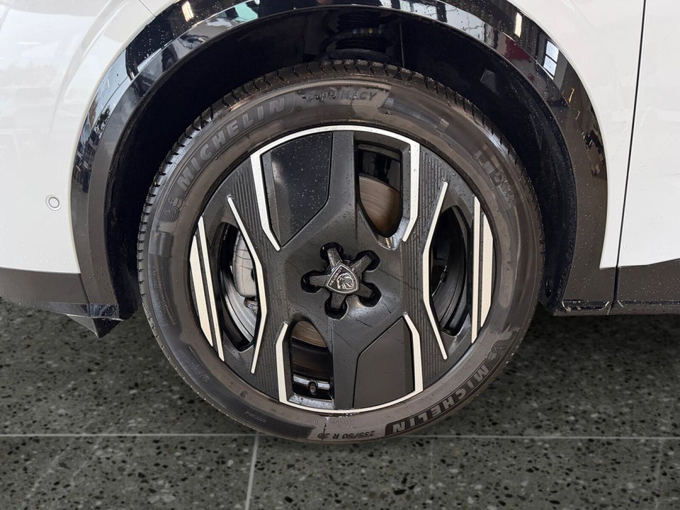 Peugeot e-3008 77 GT Pack 5d