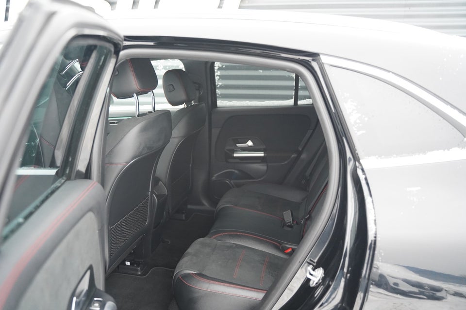 Mercedes EQA300 AMG Line 4Matic 5d