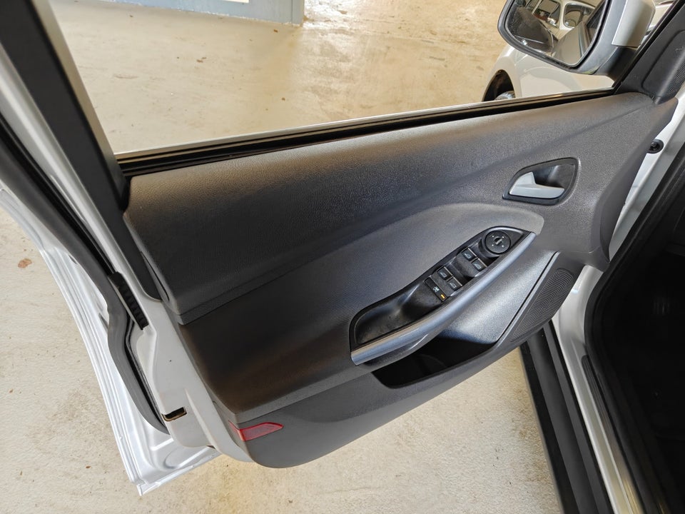 Ford Focus 1,0 SCTi 125 Titanium stc. 5d