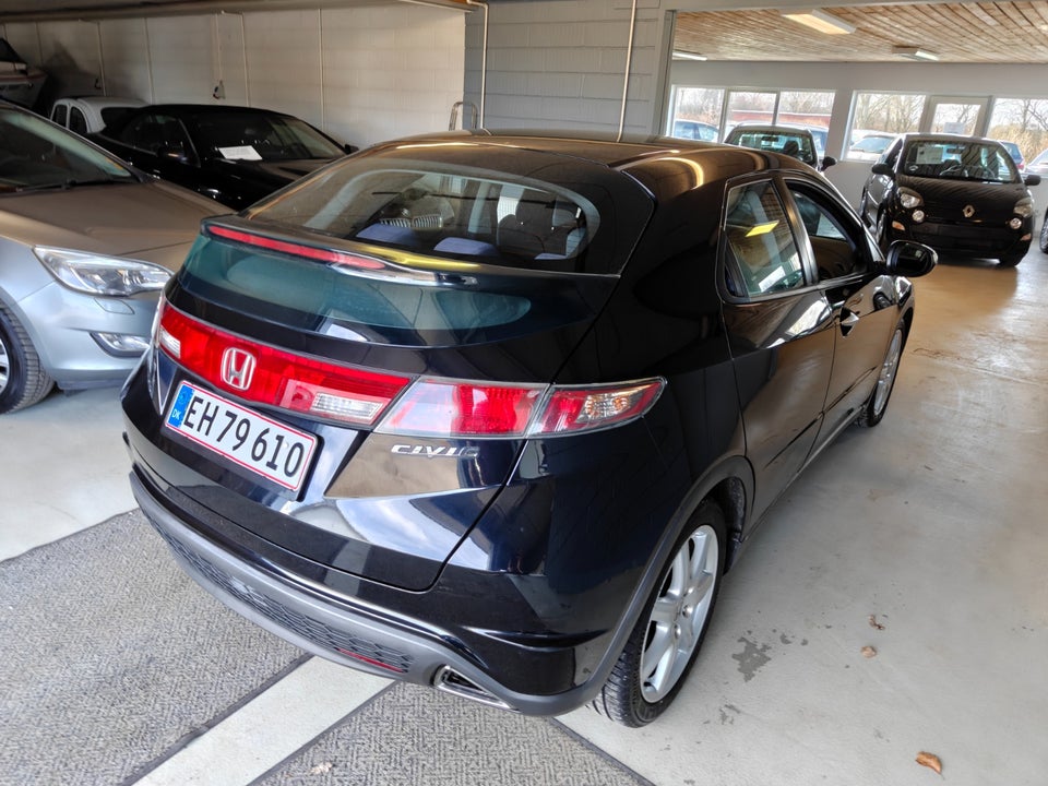 Honda Civic 1,8 Executive 5d