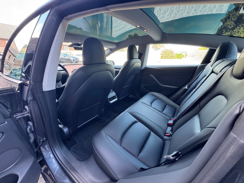 Tesla Model 3 Long Range AWD 4d