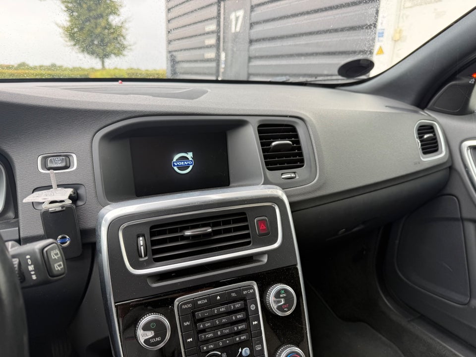 Volvo V60 CC 2,0 T5 245 Momentum aut. 5d