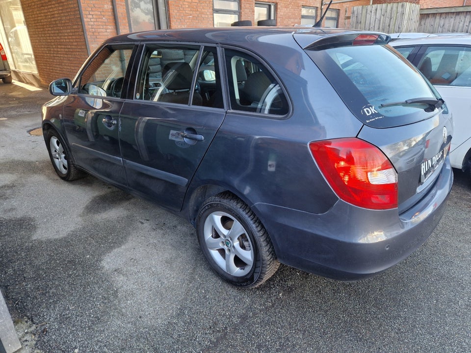 Skoda Fabia 1,6 16V Ambiente Combi aut. 5d