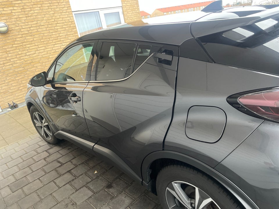 Toyota C-HR 1,8 Hybrid C-ENTER CVT 5d