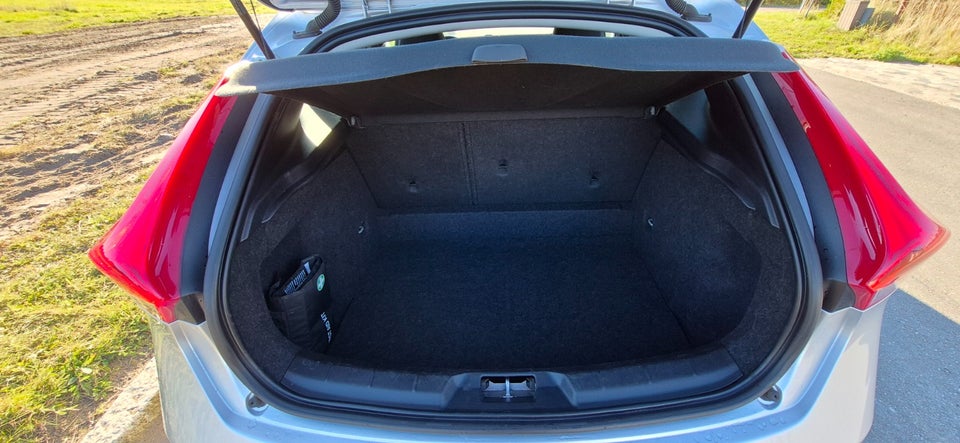 Volvo V40 2,0 D4 190 Momentum 5d