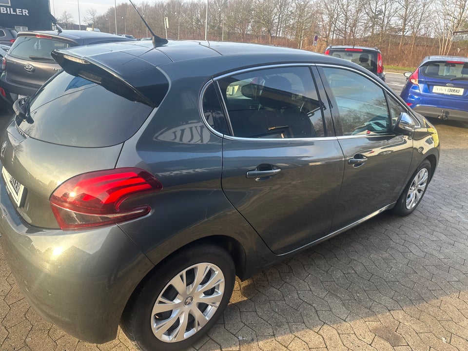 Peugeot 208 1,6 BlueHDi 100 Allure Sky 5d