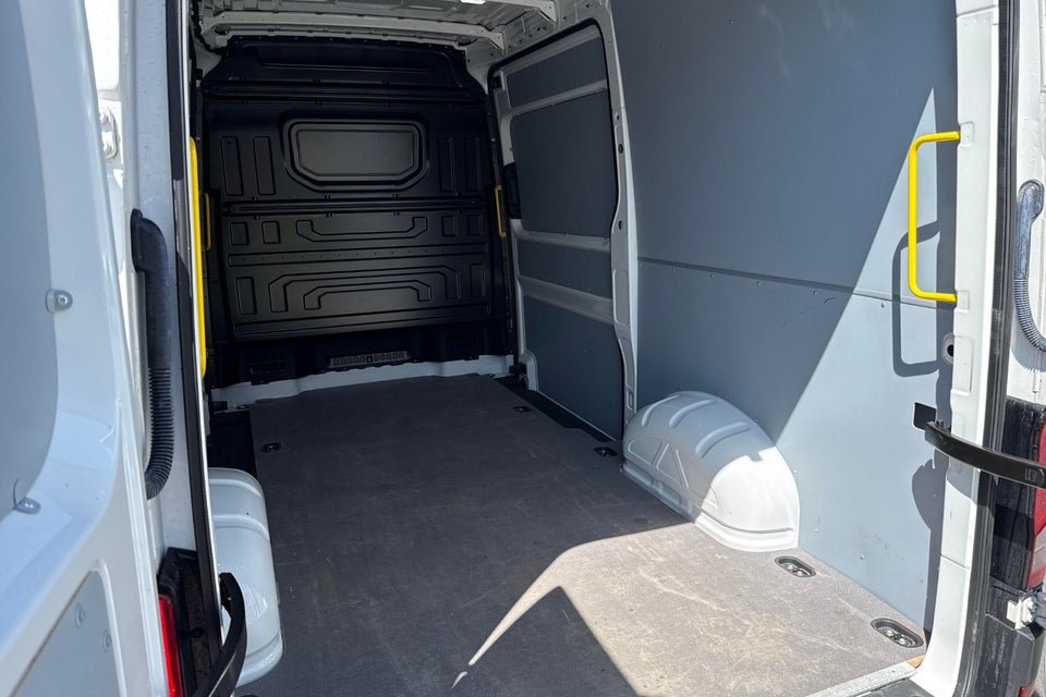VW Crafter 35 2,0 TDi 177 Kassevogn L3H2