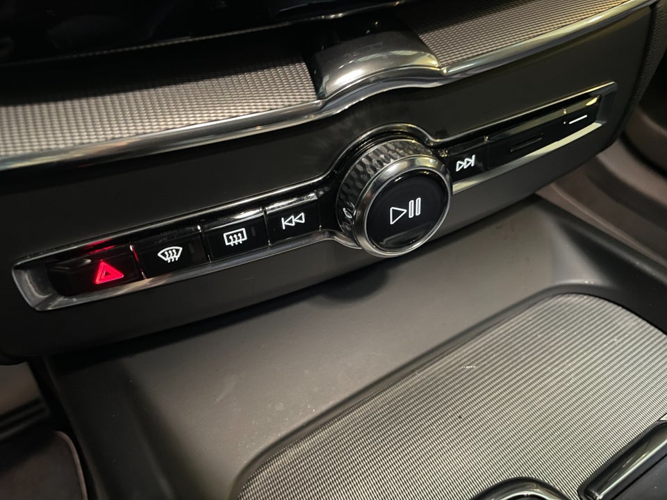 Volvo XC60 2,0 T8 ReCharge R-Design aut. AWD 5d