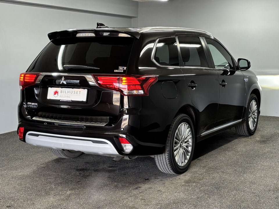 Mitsubishi Outlander 2,4 PHEV Instyle CVT 4WD 5d