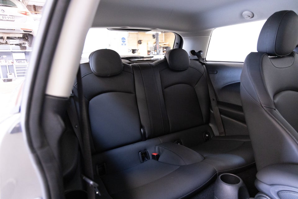 MINI Cooper SE Essential 3d