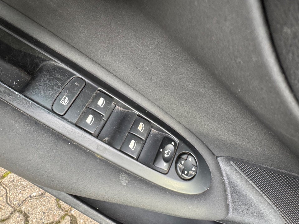 Citroën C4 1,6 e-HDi 115 Seduction 5d