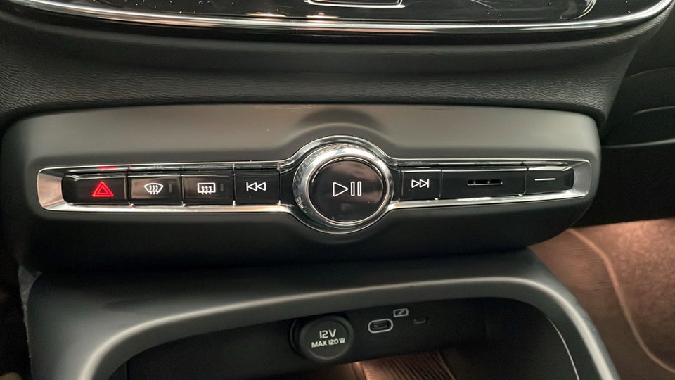 Volvo EX40 Extended Range Black Edition 5d