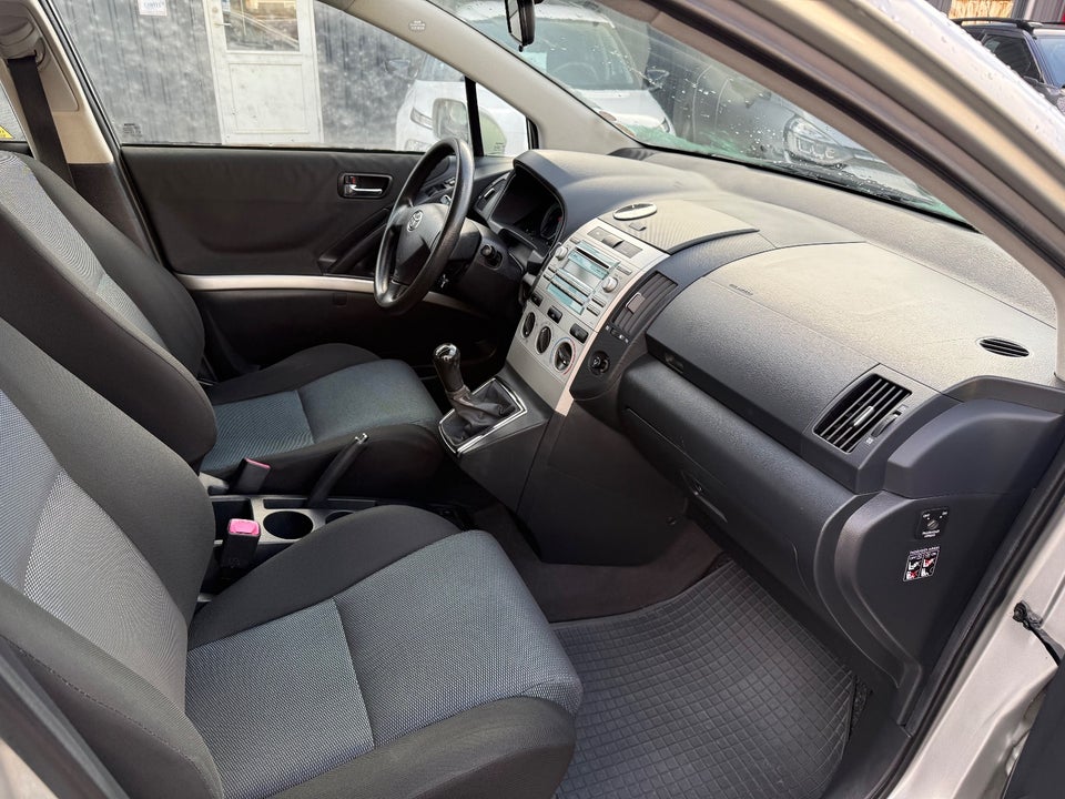 Toyota Corolla Verso 1,6 VVT-i Terra 5d