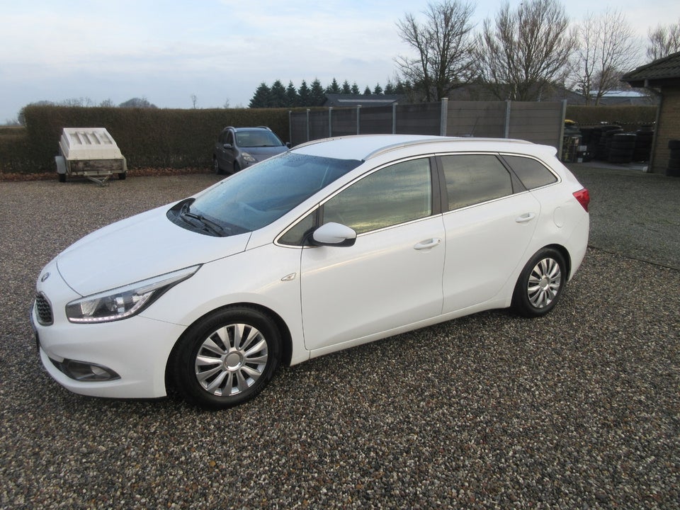 Kia Ceed 1,6 CRDi 128 Premium+ SW 5d