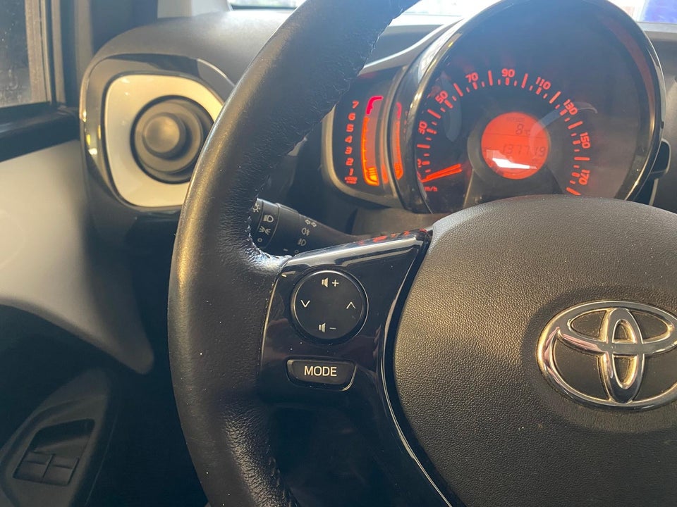 Toyota Aygo 1,0 VVT-i x-play 5d