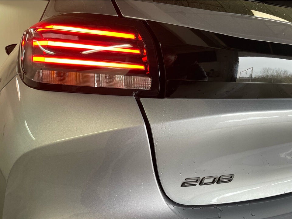 Peugeot 208 1,2 PureTech 100 Allure+ 5d