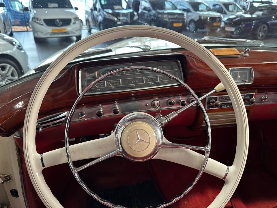 Mercedes 220 S 2,2 Ponton Cabriolet 2d