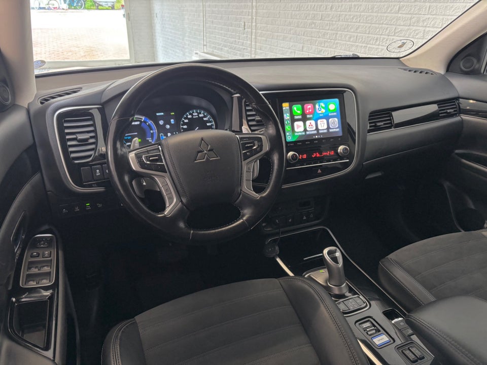 Mitsubishi Outlander 2,4 PHEV Intense CVT 4WD 5d