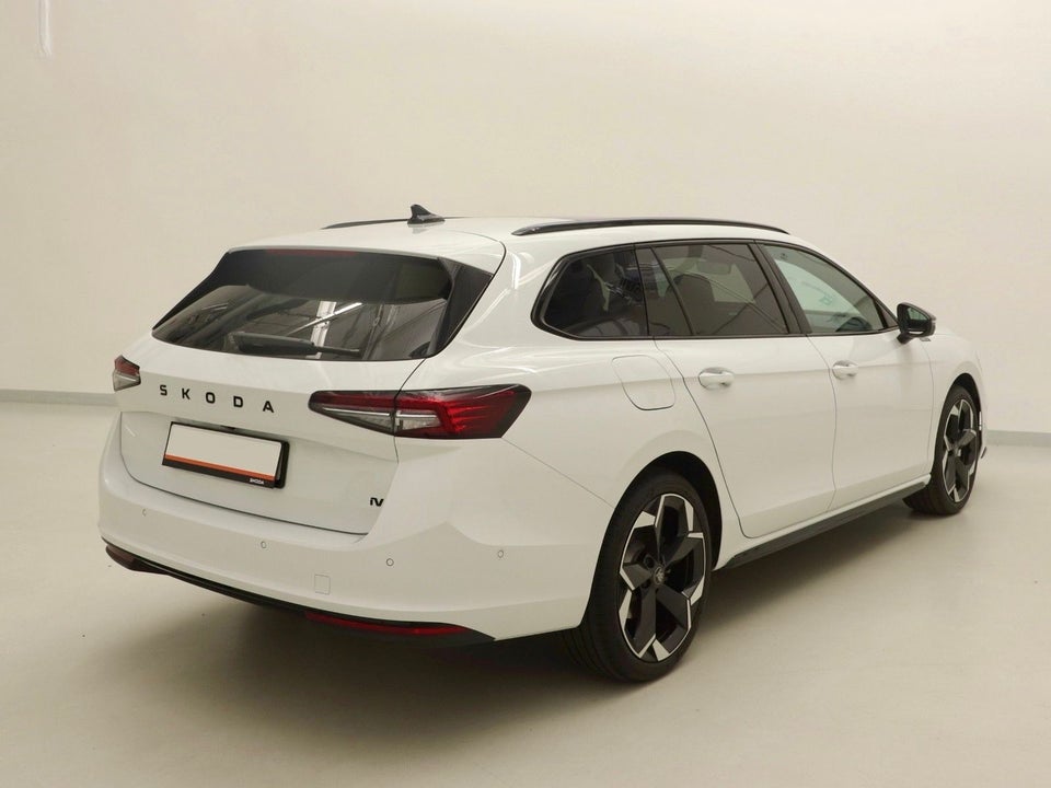 Skoda Superb 1,5 TSi iV Sportline Combi DSG 5d