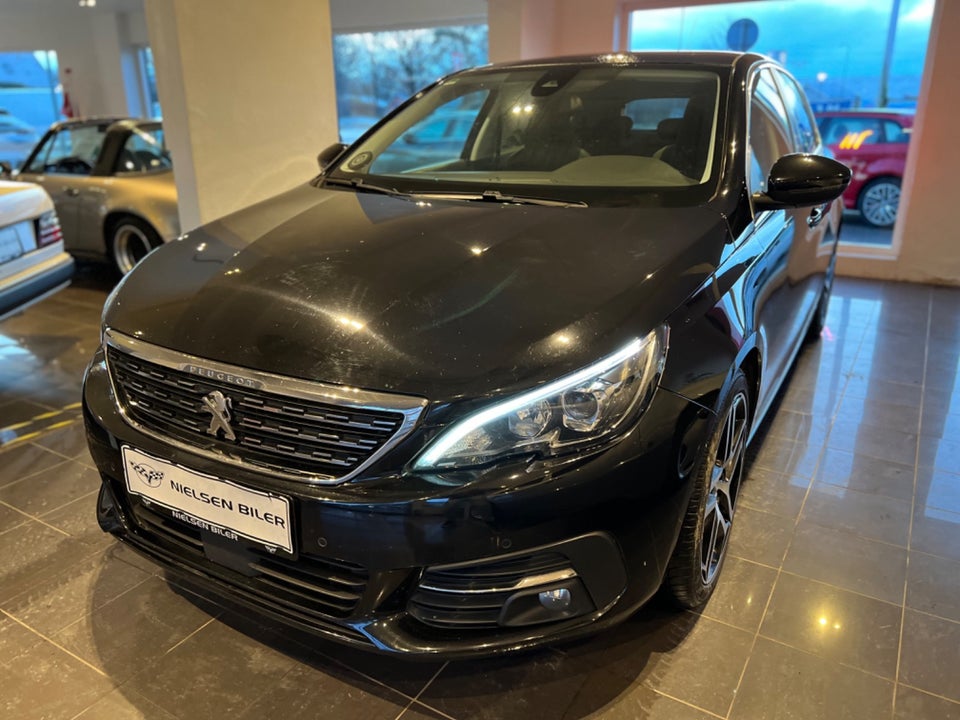 Peugeot 308 1,2 PureTech 130 Selection Sky 5d