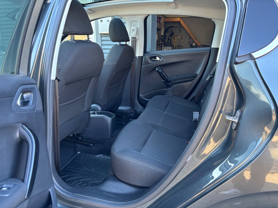 Peugeot 208 1,6 BlueHDi 100 Allure Sky 5d