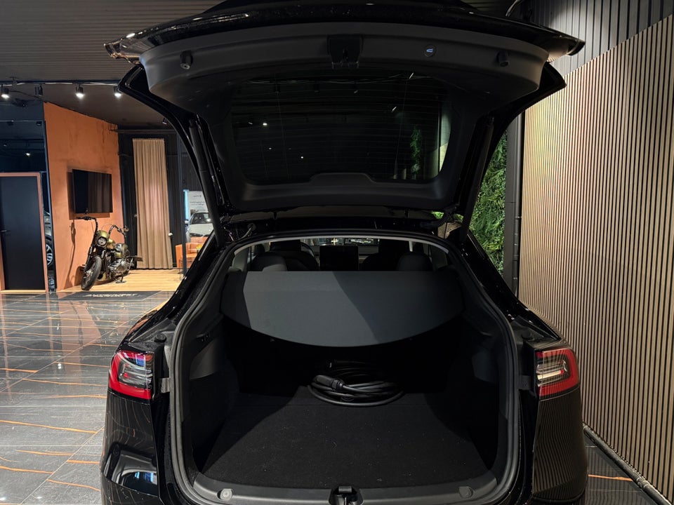 Tesla Model Y RWD 5d