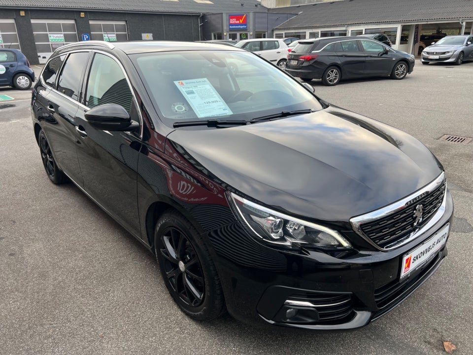 Peugeot 308 1,5 BlueHDi 130 Selection Sky SW 5d