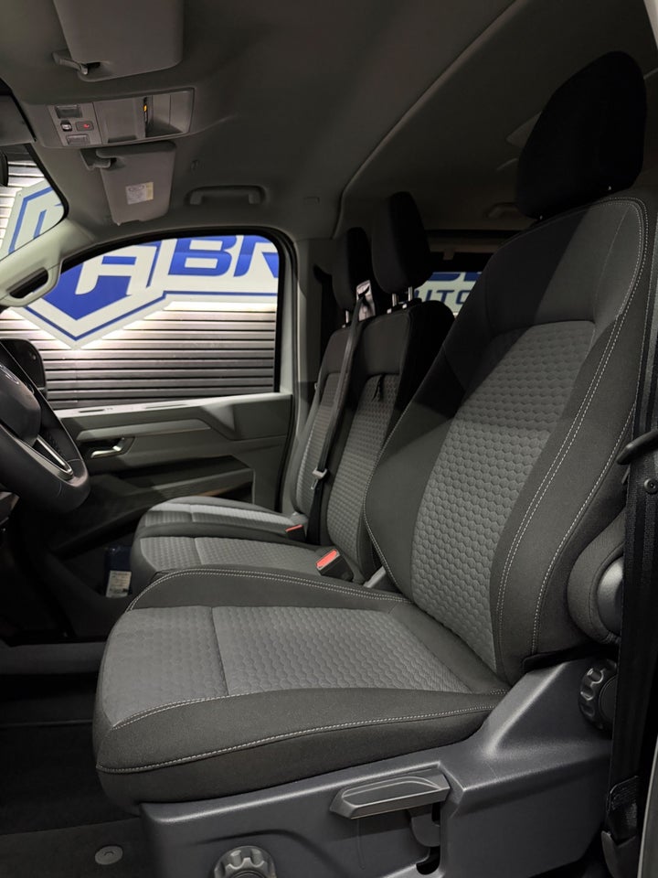 VW e-Caravelle 64 Life SWB
