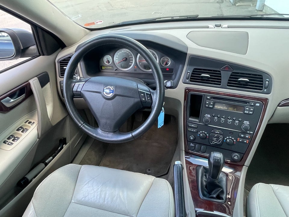 Volvo S60 2,4 140 Momentum 4d