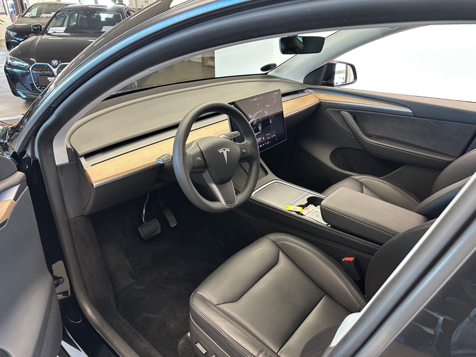 Tesla Model Y RWD 5d