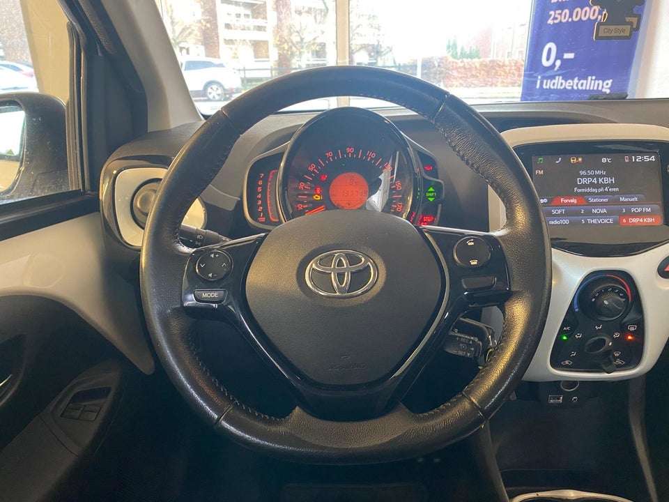 Toyota Aygo 1,0 VVT-i x-play 5d