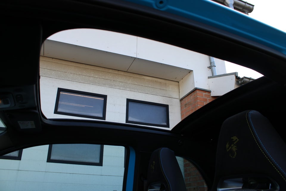 Abarth 500e Scorpionissima Cabrio 2d