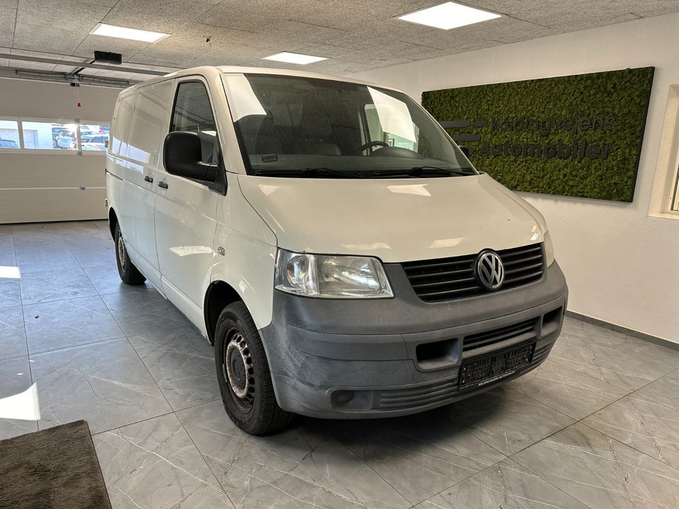 VW Transporter 2,5 TDi 130 kort 5d