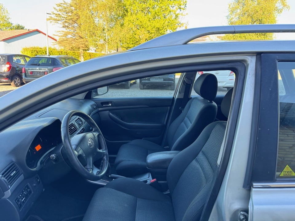 Toyota Avensis 2,0 Sol stc. 5d